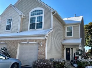 2984 Waters Edge Cir, Aurora, IL