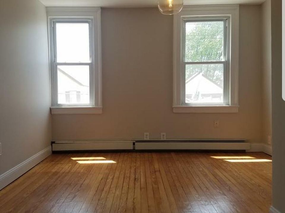 2nd image of 150 McAdoo Ave
