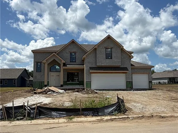 2334 Foxtail Dr, Kearney, MO 64060