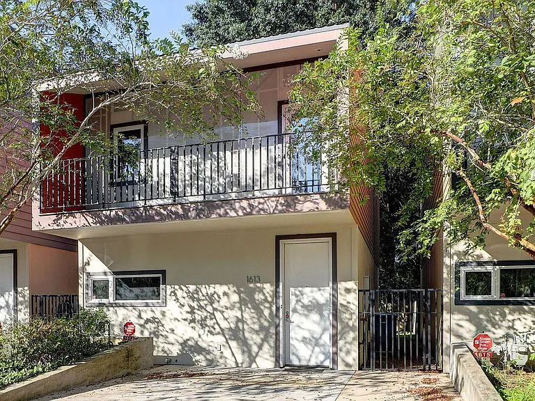 1613 W University Ave — Photo 3