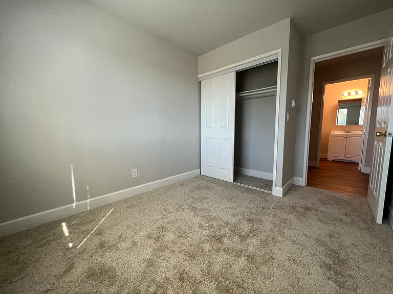 Dixon Landing Apartments — Photo 11