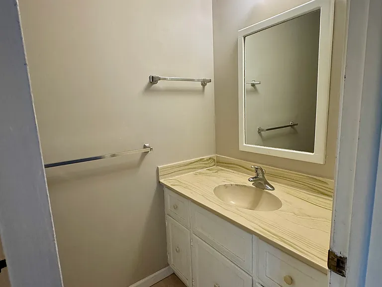 805 Donegal Dr — Photo 17