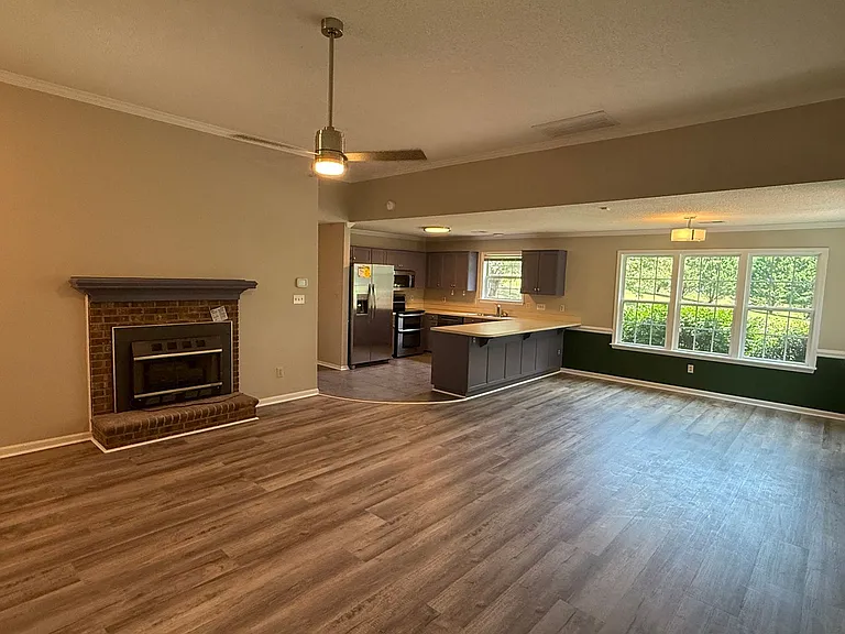 4370 Fellows Ln — Photo 2