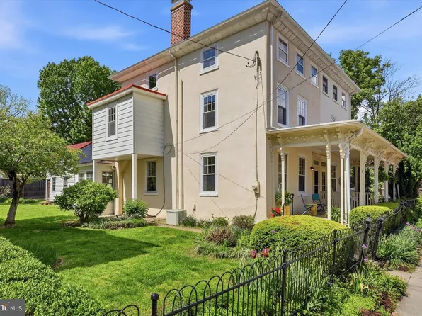 23 W Gravers Ln, Philadelphia, PA 19118