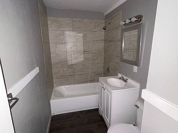 5th image of 3209 SE Girard St