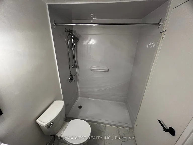 130 Neptune Dr #202 — Photo 22