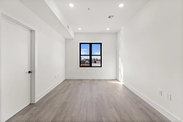 425-429 Avenue C404 — Photo 7