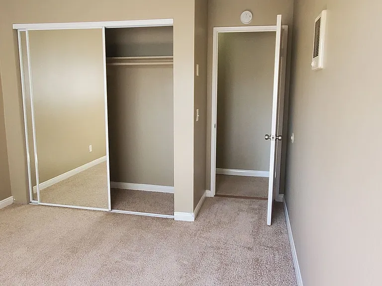 Royal Village Apartments — Photo 39