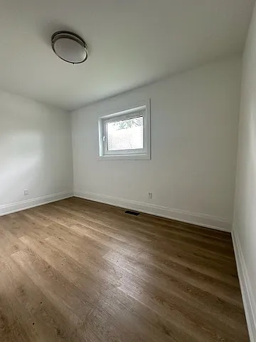 2294 Lake Shore Boulevard West — Photo 2