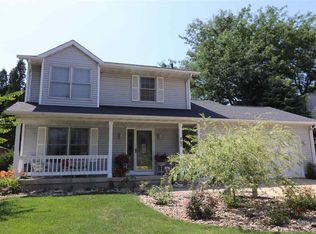551 Fireside Dr, Cedar Falls, IA 50613
