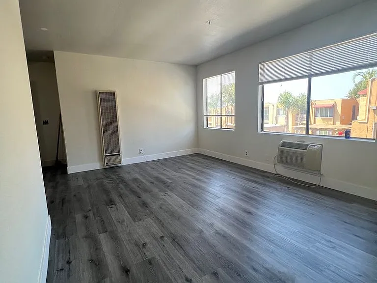 3440 Helix St — Photo 8