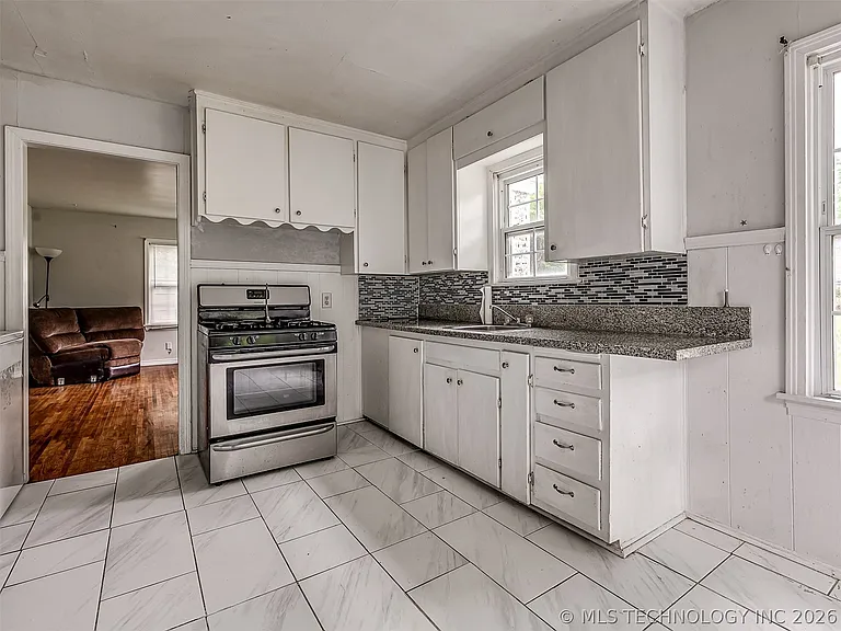 1913 N Florence Pl — Photo 11