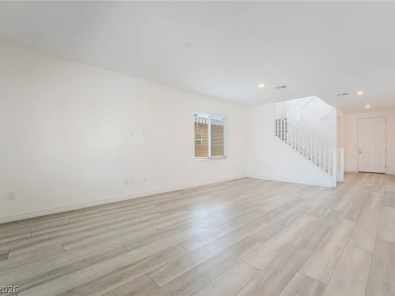 3952 Henny Ave — Photo 11