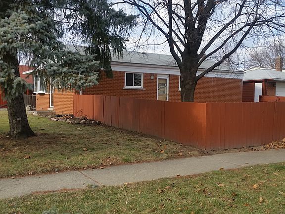 2nd image of 1108 W Elmwood Ave