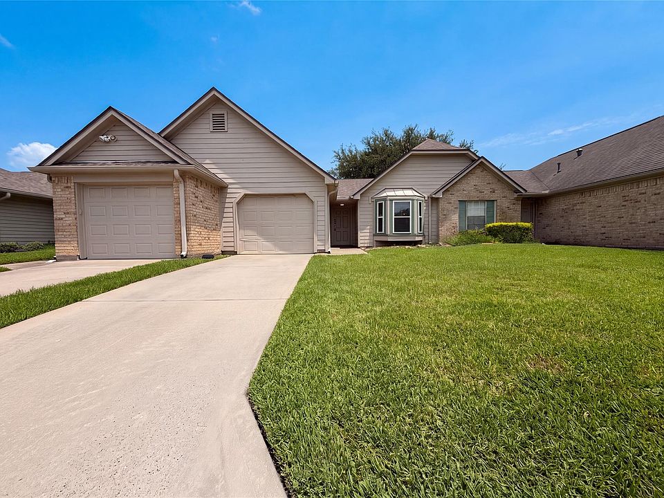 1st image of 643 E Country Grove Cir