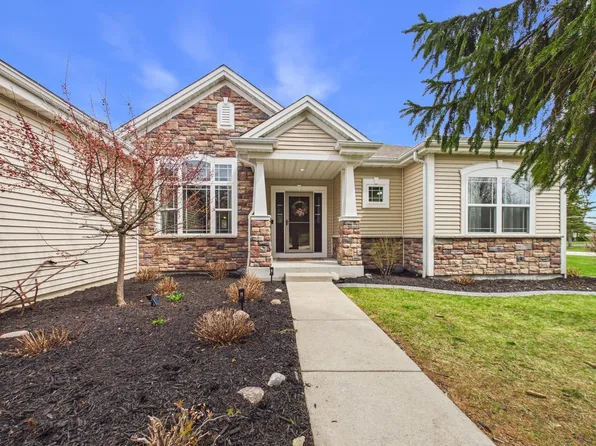 W272N387 Hilltop DRIVE, Waukesha, WI 53188