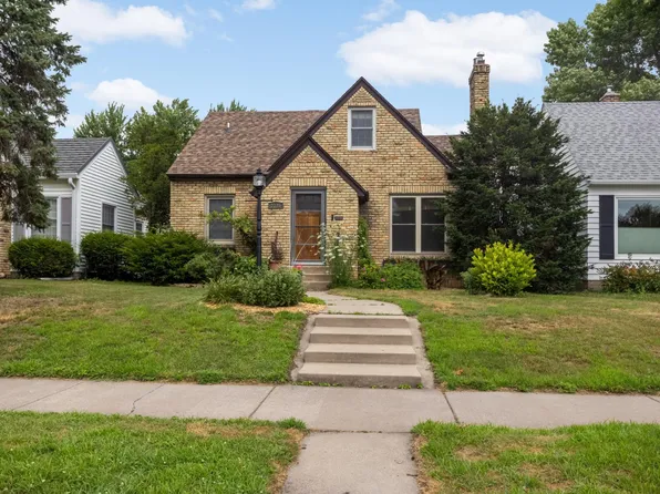2135 Pinehurst Ave, Saint Paul, MN 55116
