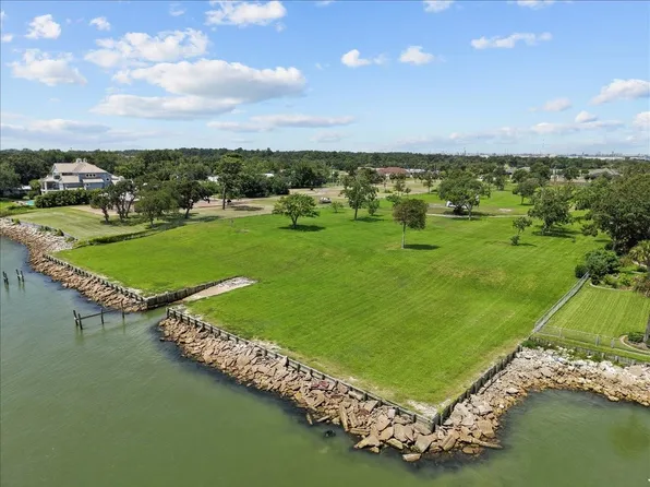 2311 S Broadway St, La Porte, TX 77571