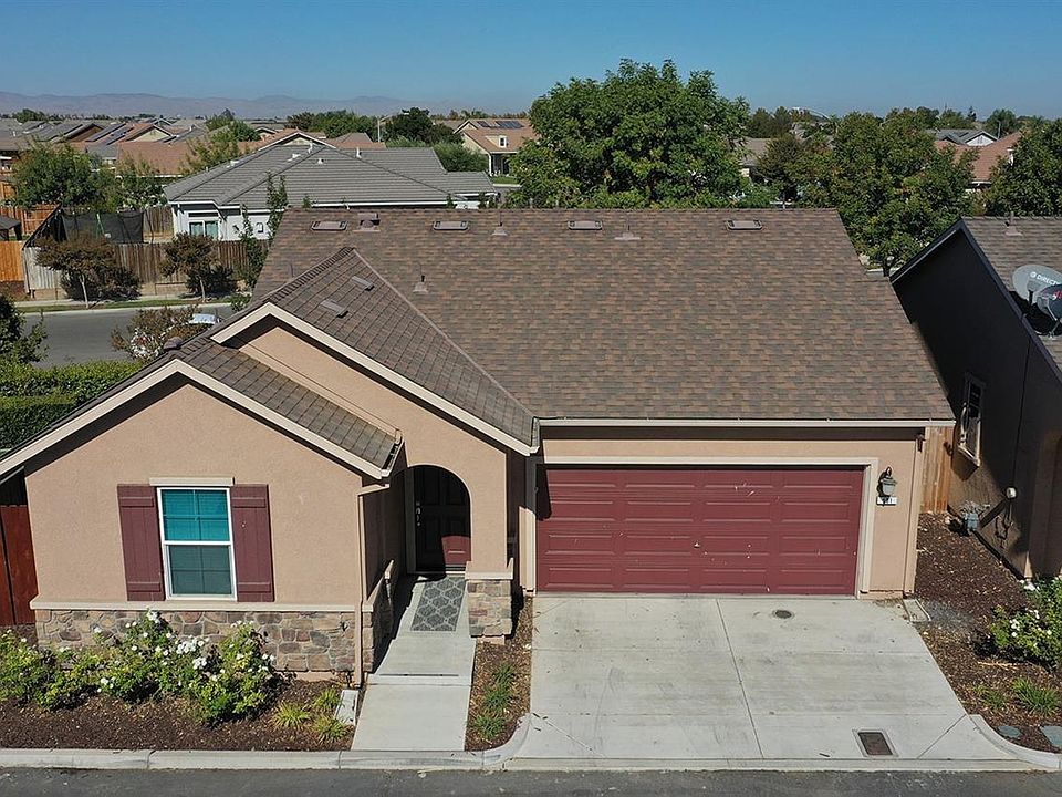 1st image of 901 Castellona Dr