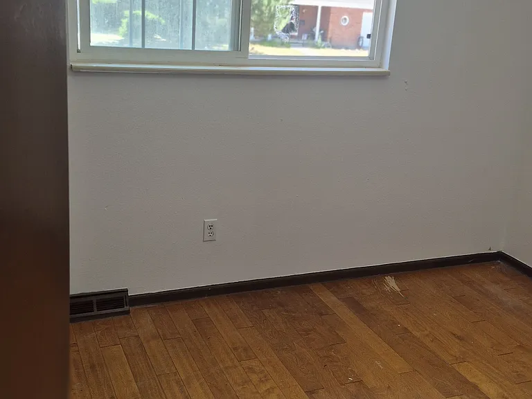 477 Oswego Ct — Photo 8