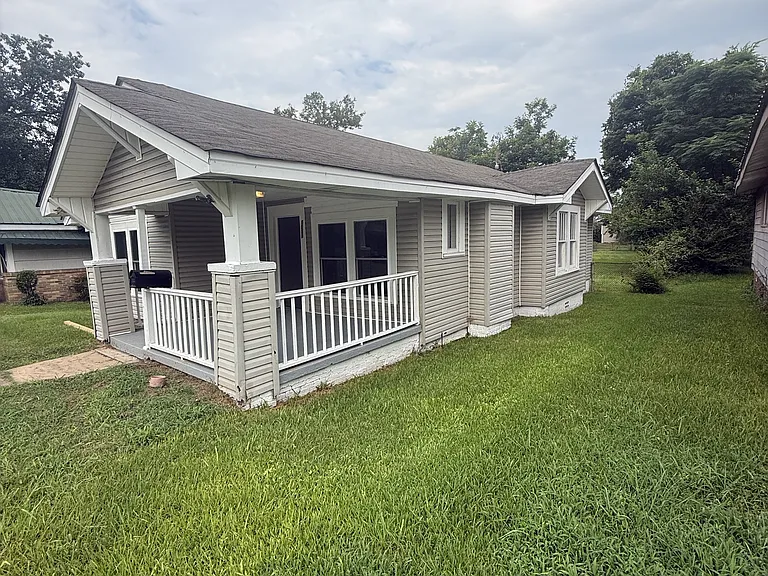 1050 Jackson Blvd — Photo 3
