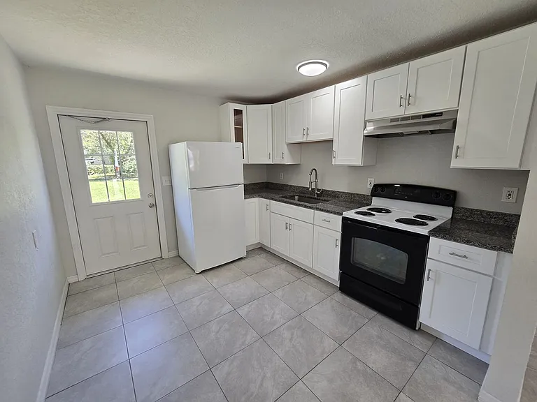 4003 Avenue I — Photo 3