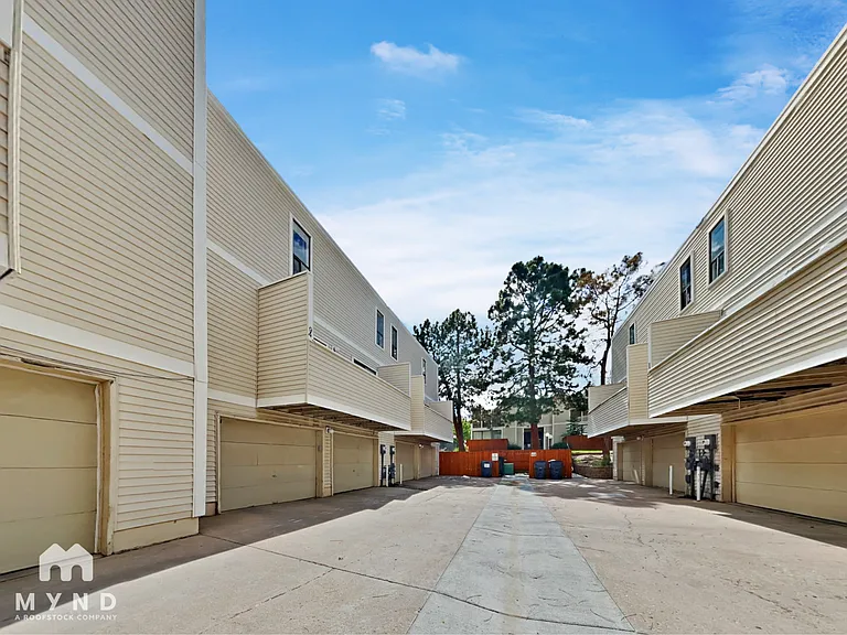 1050 S Monaco Pkwy #91 — Photo 21