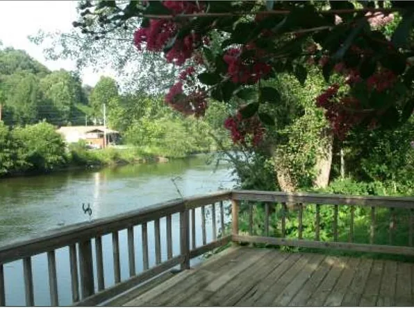 133 E Market St, Mc Caysville, GA 30555