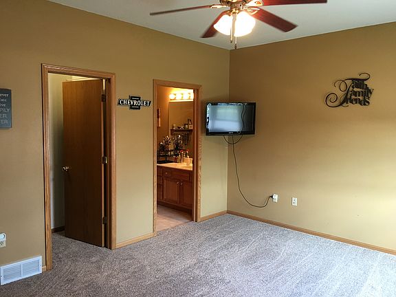 Master bath & walk in closet