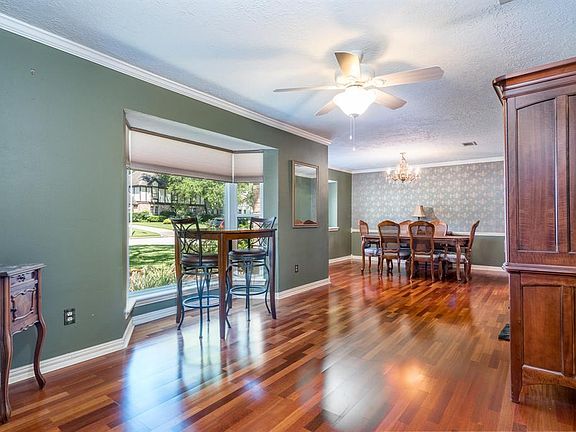 Open flow from a living / study space to the dining area.