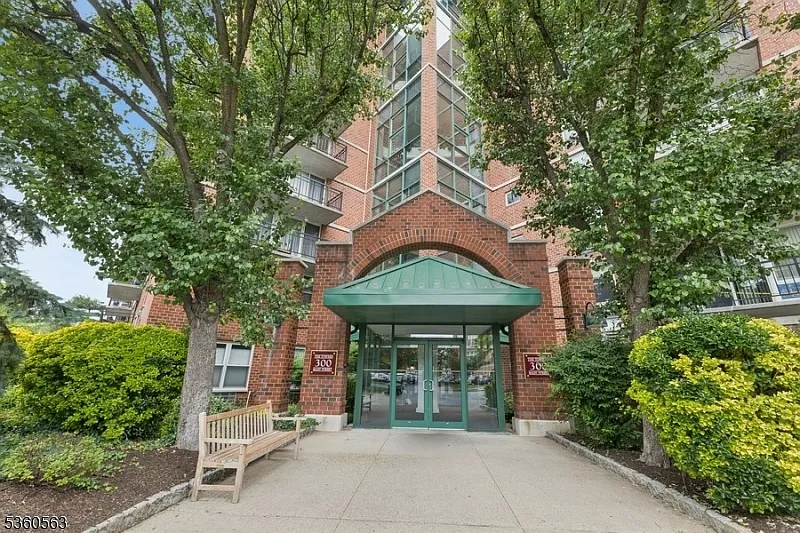 300 Main St, Unit 812 #812 photo 1