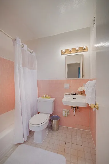 Layton Hall Apartments — Photo 7