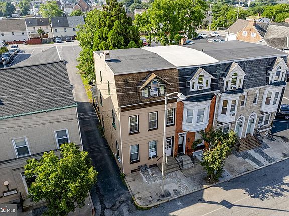 5th image of 820 E Market St