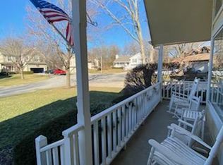 4053 SW Laharve Dr, Lees Summit, MO 64082