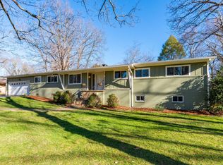 1103 Crown Point Rd W, Signal Mountain, TN 37377