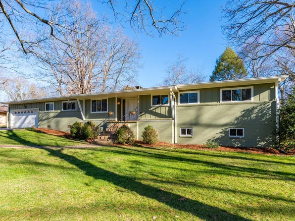 1103 Crown Point Rd W, Signal Mountain, TN 37377