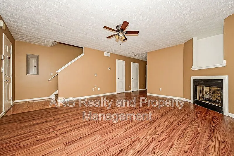 3 bed, 3.0 bath, 1188 sqft, $1,475 — Photo 3