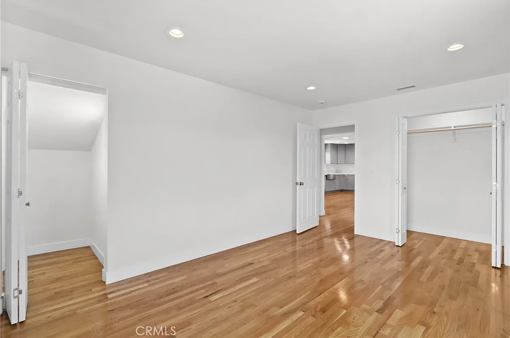 2 bed, 950 sqft, $3,500 — Photo 3
