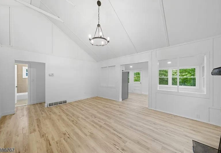 330 Springbrook Trl — Photo 6