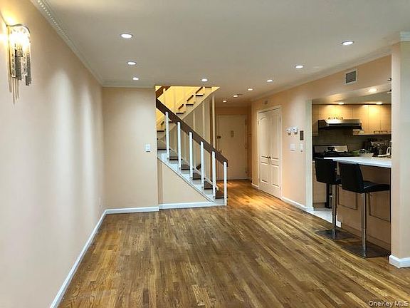 3rd image of 12-31 Robin Lane Triplex, 1st Floor