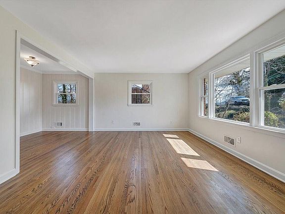 4th image of 1089 Glenn Ridge Rd NW