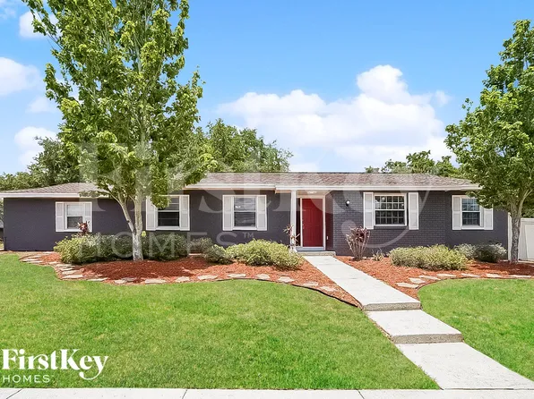 818 Black Knight Dr, Valrico, FL 33594