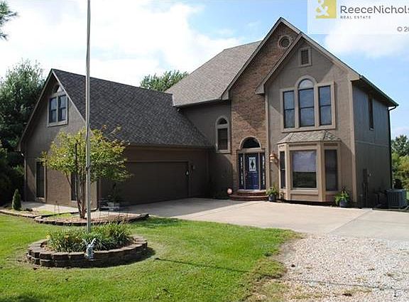 Beautiful 5 Bedroom Home on 8 Acres