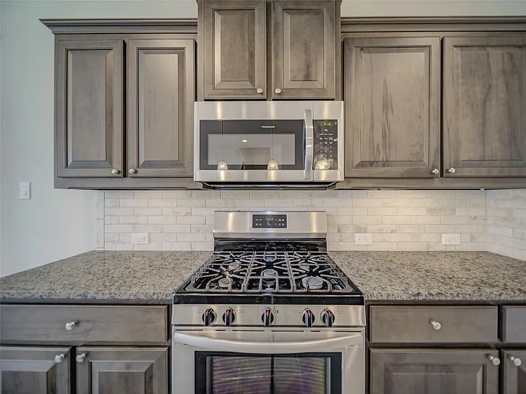 1100 Twin Brooks Ln — Photo 7