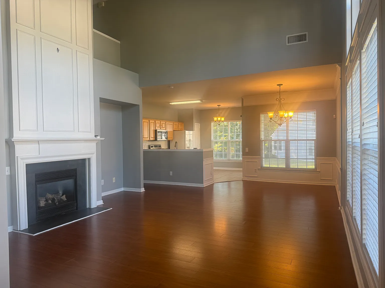 3 bed, 1880 sqft, $2,350 — Photo 3