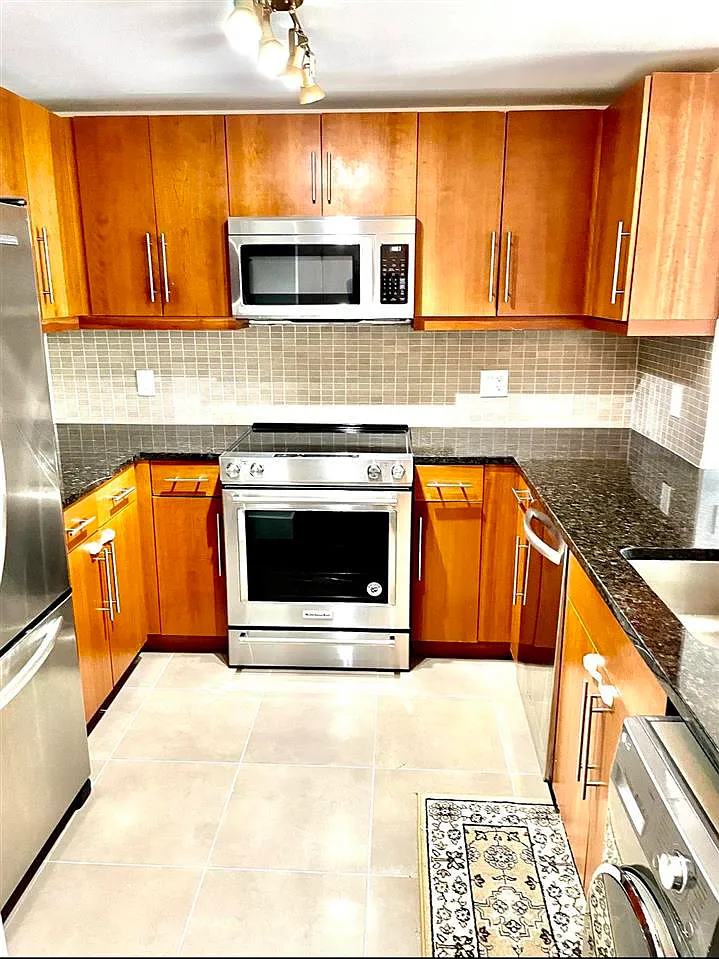 88 Morgan Street — Photo 2