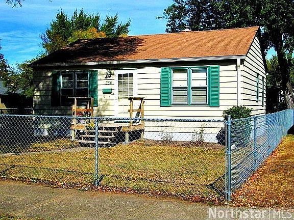 2nd image of 256 Douglas St W