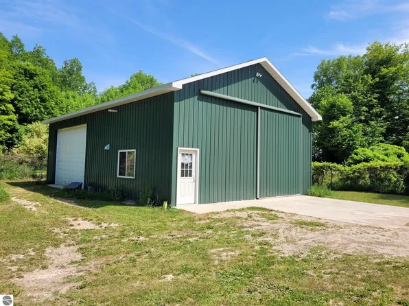5212 Mollineaux Rd, Frankfort, MI 49635