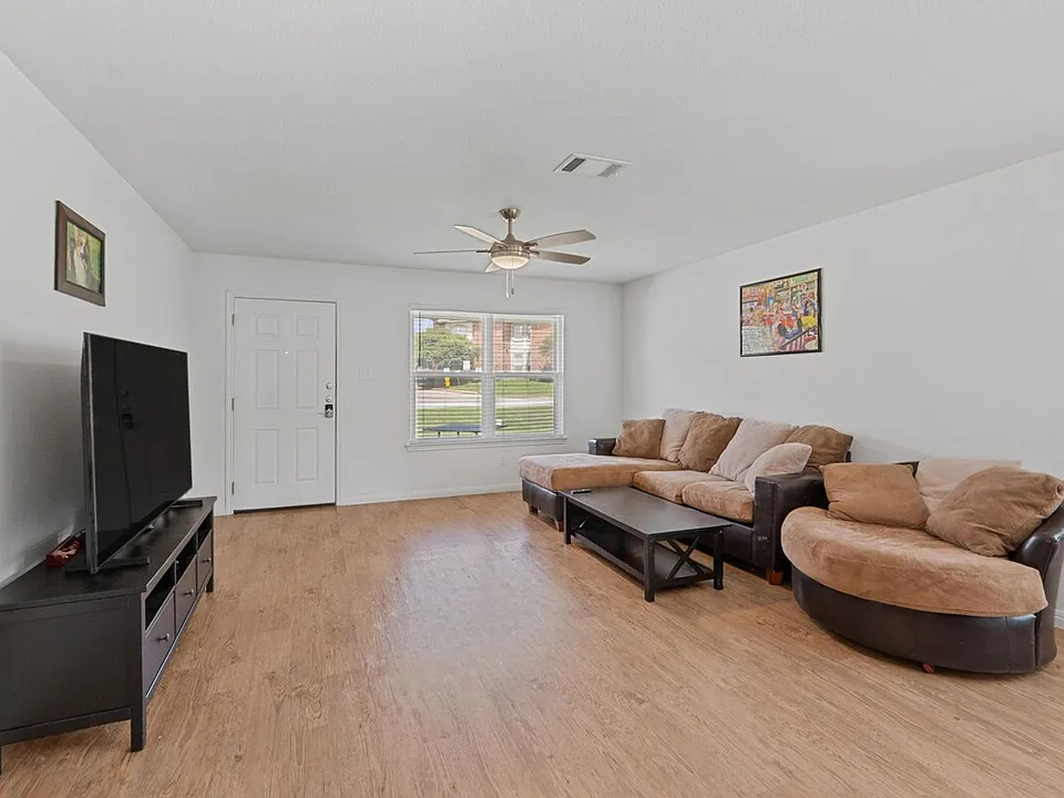404 Sloan St #ID1492690P