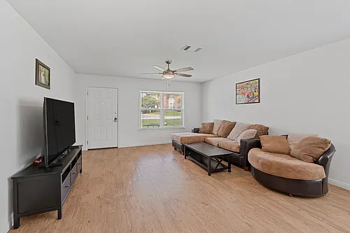 404 Sloan St #ID1492690P Photo 1